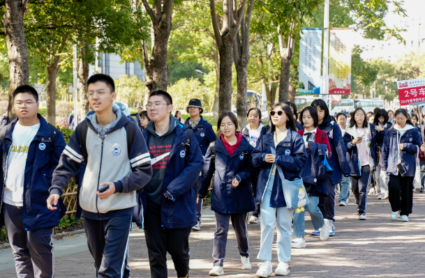探秘藥理世界，共尋自然之旅——南京第十二中學高三學子一日研學活動